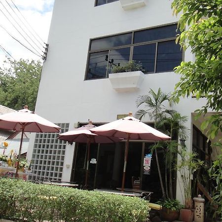 The Red Hibicus Guest House Chiang Mai Dış mekan fotoğraf