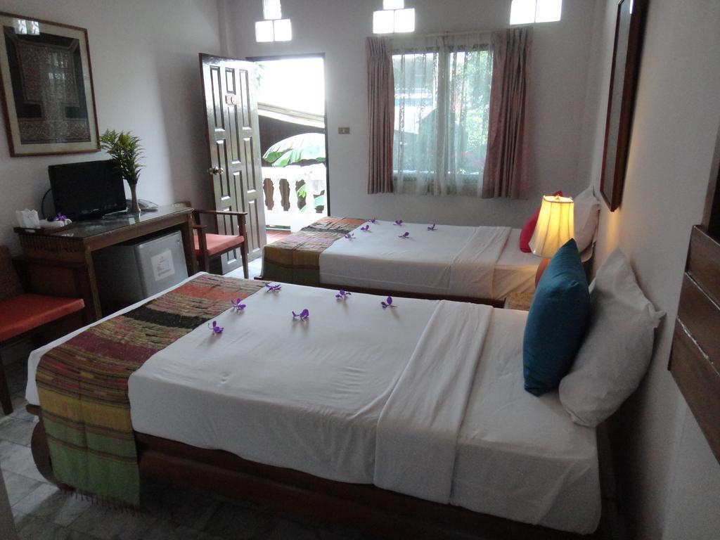The Red Hibicus Guest House Chiang Mai Dış mekan fotoğraf